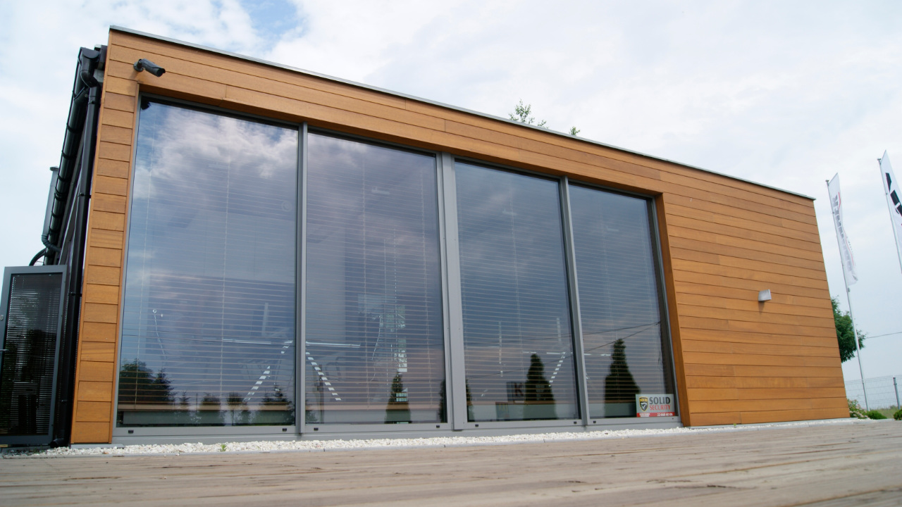 Pawilon biurowy, Kominki Kozłowski 164m2, Elewacje drewniane